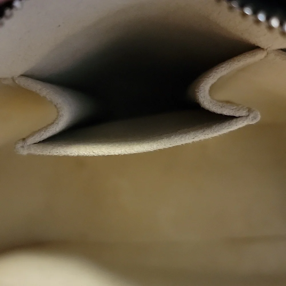 Louis Vuitton Hudson Crossbody Bag - Picture 15 of 16